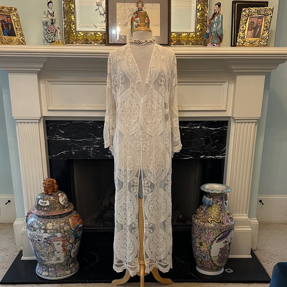 “Adiva” Cream Lace Kimono